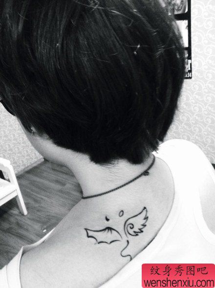 肩背翅膀文身作品