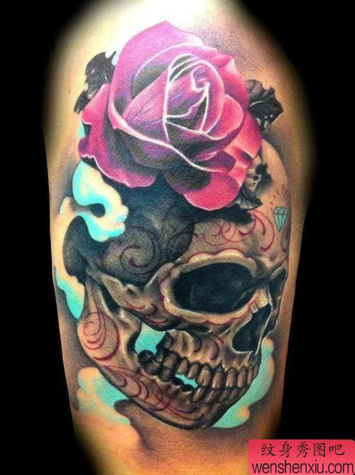 手臂彩色欧美骷髅头玫瑰花文身作品