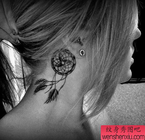 文身秀图吧推荐一幅女人脖子捕梦网文身作品