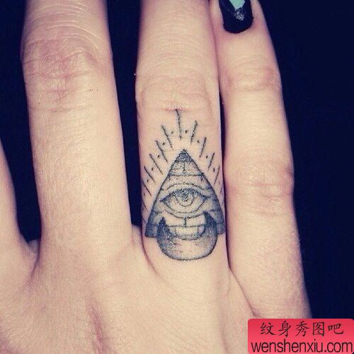 文身秀图吧推荐一幅手指上帝之眼文身作品