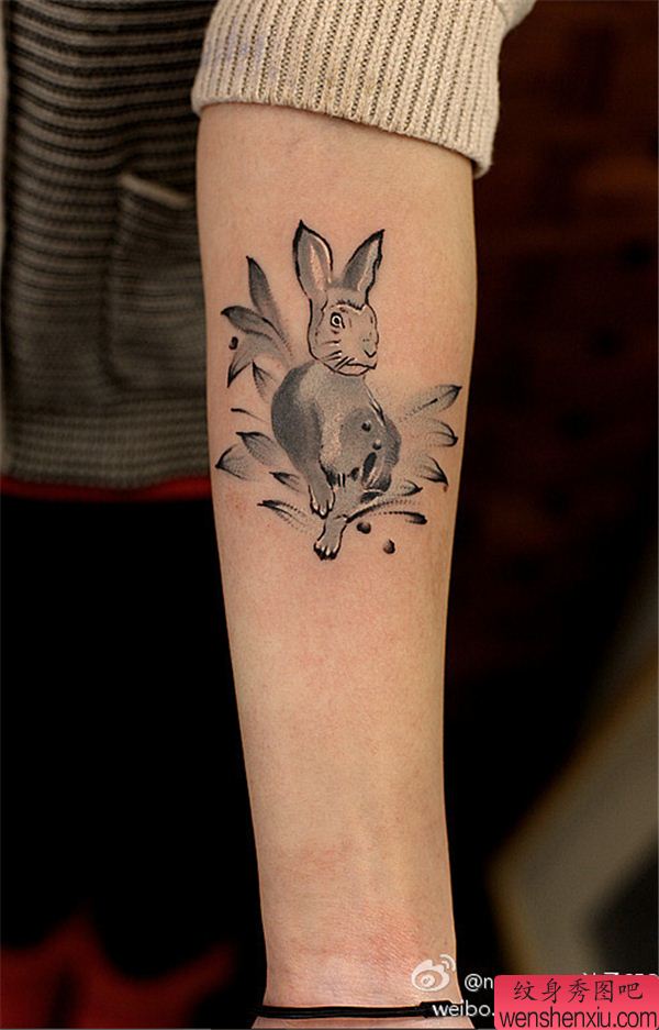 一幅手臂兔子文身作品