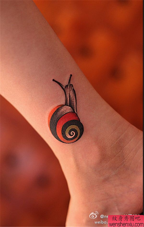 脚踝蜗牛文身作品
