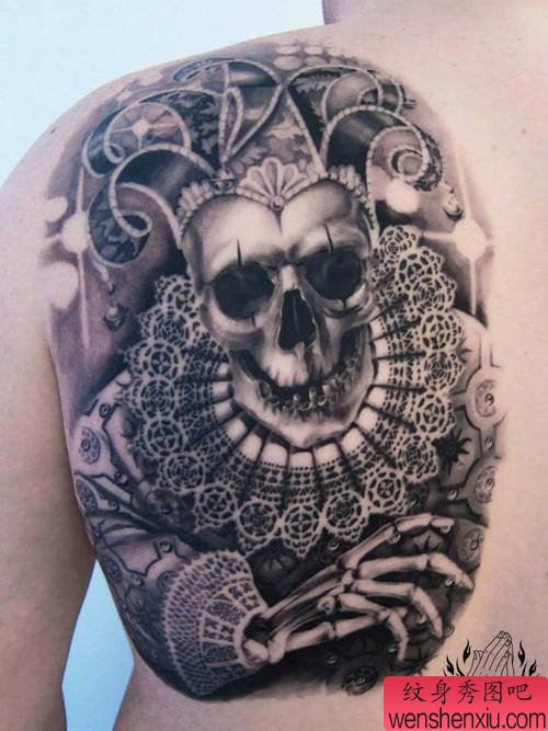 背部小丑文身作品