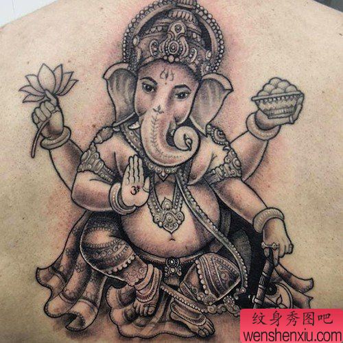 背部象神文身作品