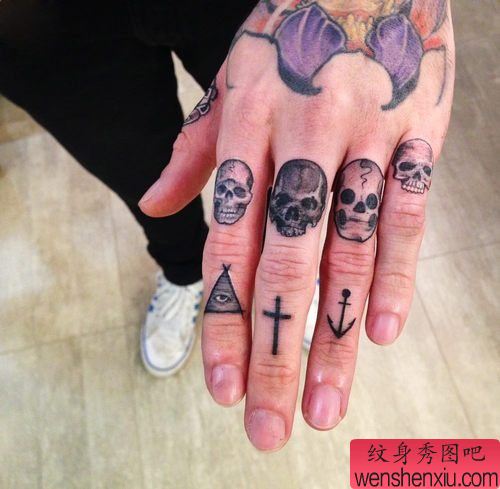 手指创意骷髅头文身作品