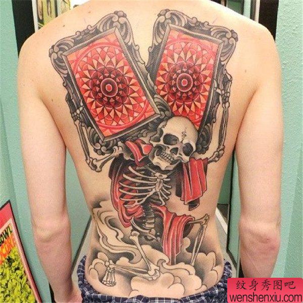满背创意骷髅头文身作品由文身秀图吧