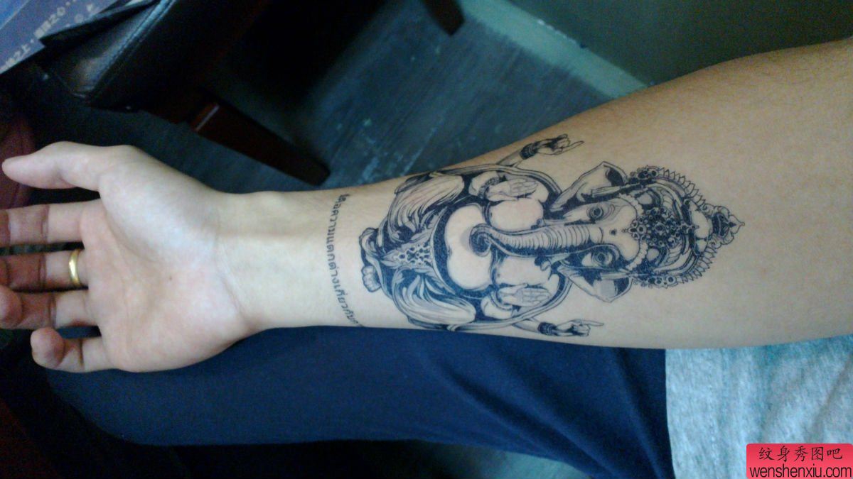 手臂象神文身作品
