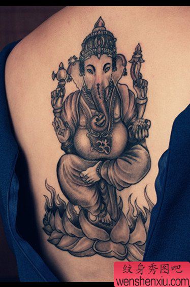 文身秀图吧推荐一幅背部象神文身作品