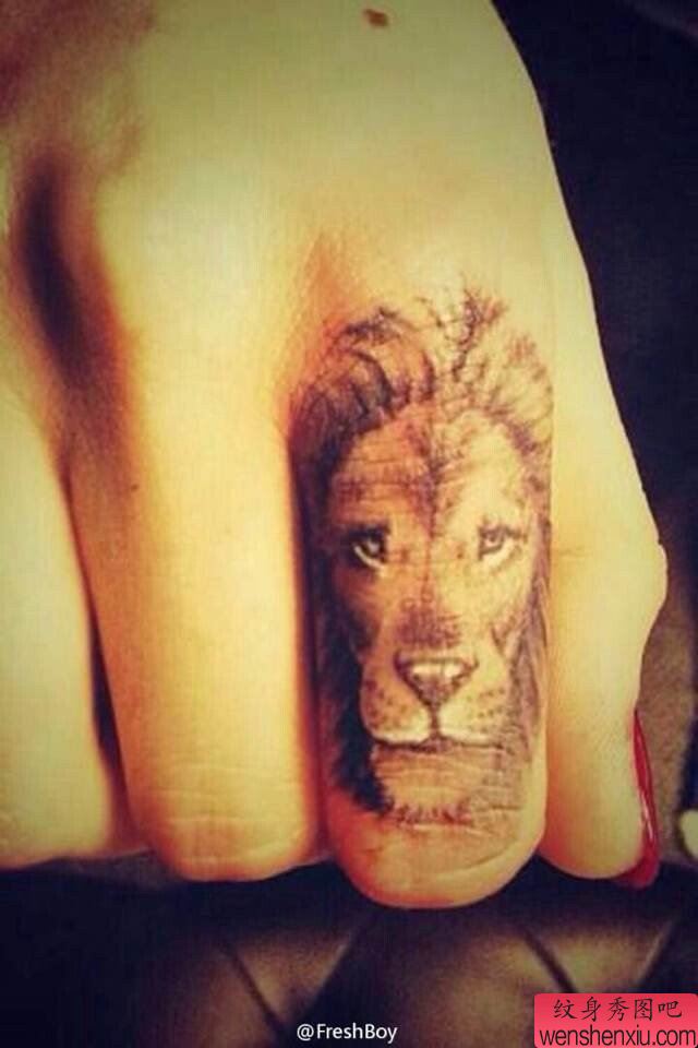 手指狮子文身作品