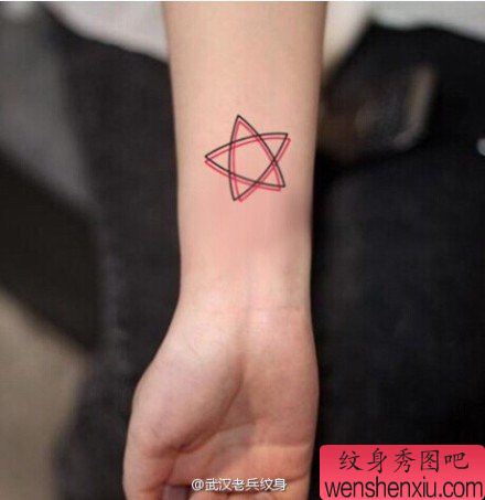 手腕小清新五角星文身作品