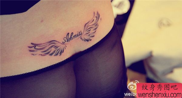 女人腰部翅膀文身作品