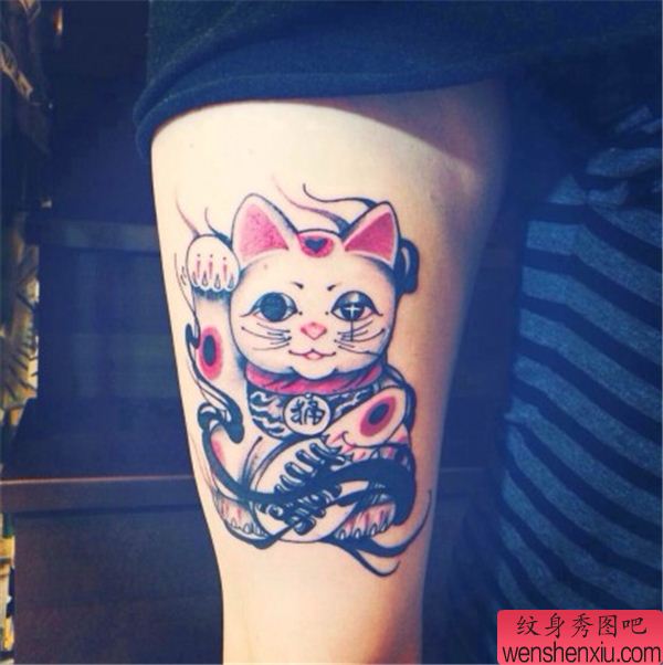 手臂招财猫文身作品