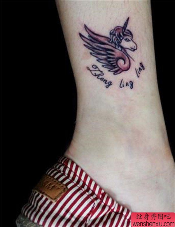 文身秀图吧推荐一幅脚踝独角兽文身作品