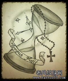 文身秀图吧推荐一幅简约的沙漏文身线稿