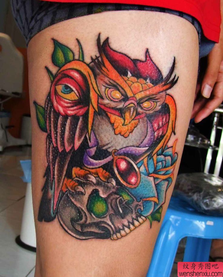 女人腿部骷髅头猫头鹰文身作品