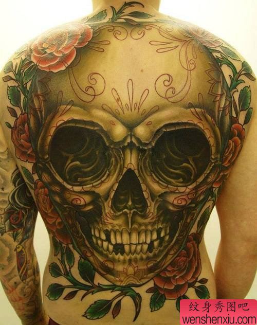 满背彩色骷髅文身作品