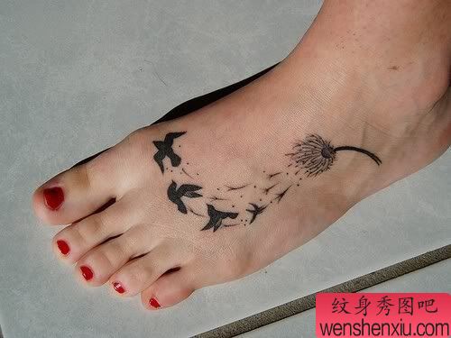 创意脚背蒲公英文身作品
