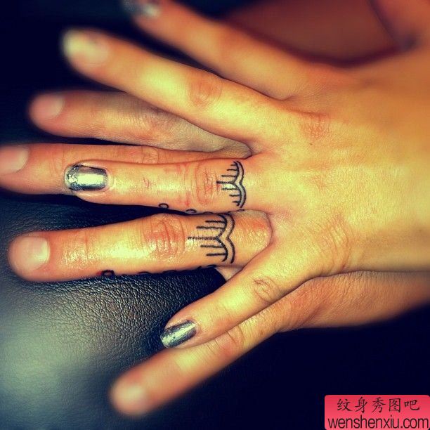 手指情侣戒指文身作品