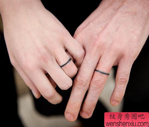 文身秀图吧推荐一幅情侣戒指文身作品