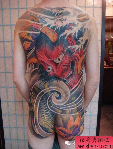 满背彩色般若鱼文身作品