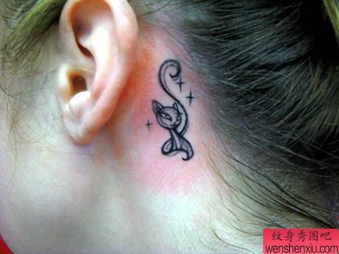 女人耳后猫咪文身作品
