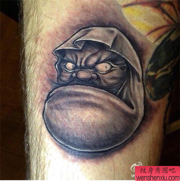 腿部达摩不倒翁文身作品