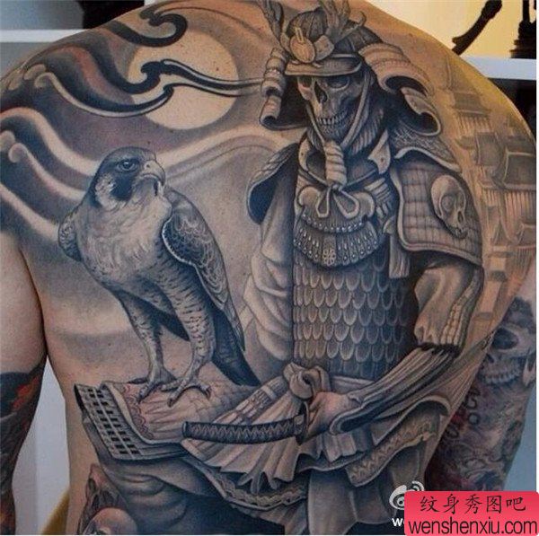 创意的满背贵武士文身作品