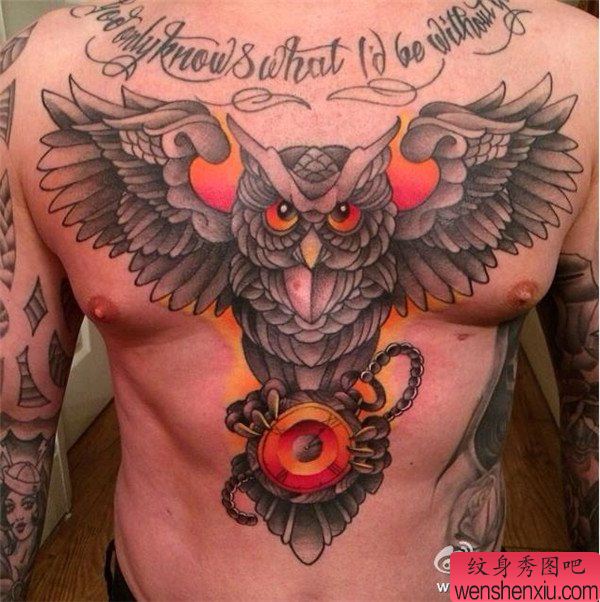 创意的胸口猫头鹰文身作品