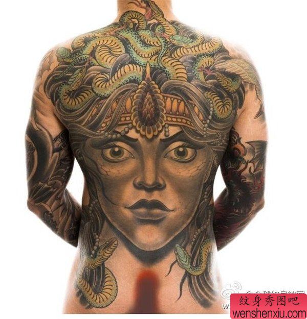 满背美杜莎文身作品