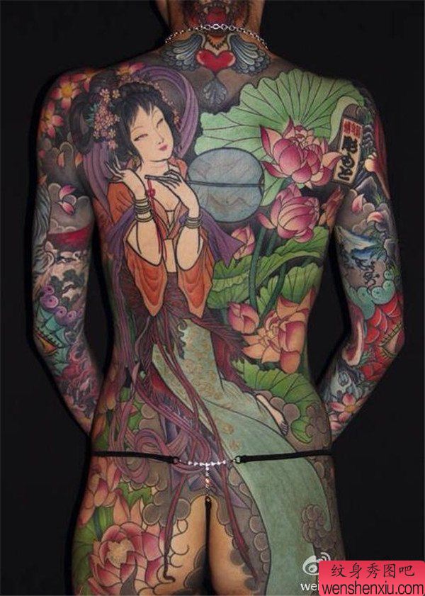 满背彩色仕女图文身作品