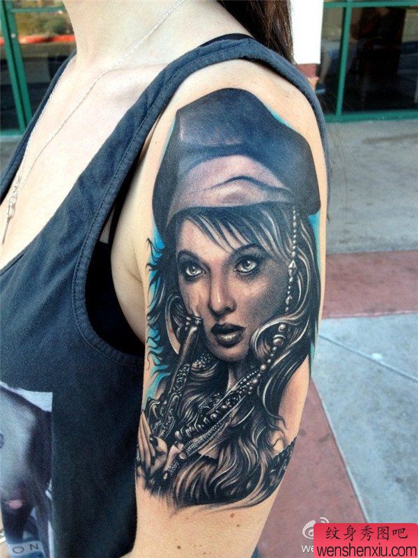 手臂黑灰女郎文身作品