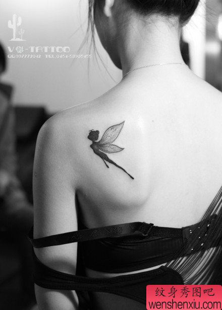 女人肩部精灵文身作品