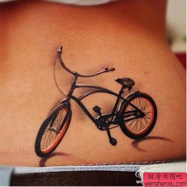 腰部自行车文身作品