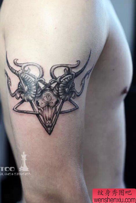 一幅手臂羚羊文身作品