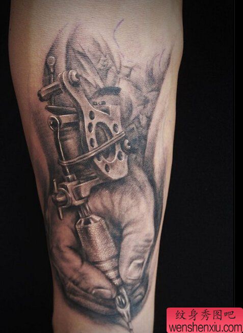 文身秀图吧推荐一幅手臂文身机作品