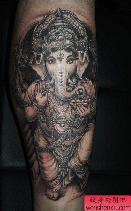一幅腿部宗教象神文身作品