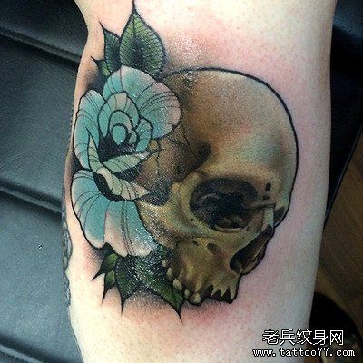腿部骷髅玫瑰文身作品