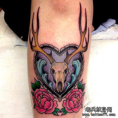 腿部彩色爱心羚羊玫瑰花文身作品
