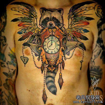 胸口彩色狐狸文身作品