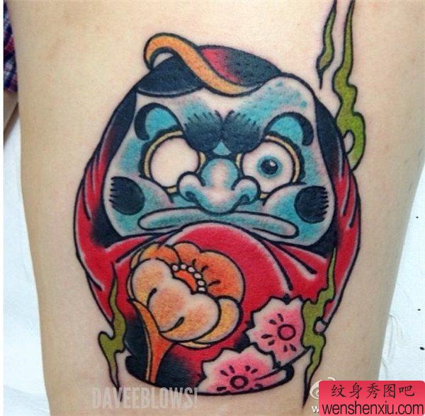 腿部彩色达摩文身作品