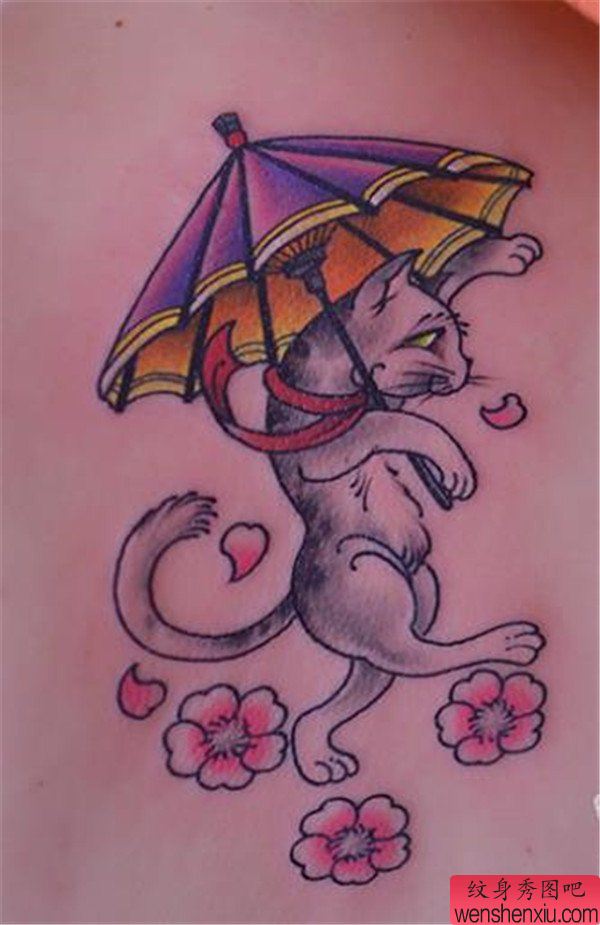 背部卡通猫咪文身作品