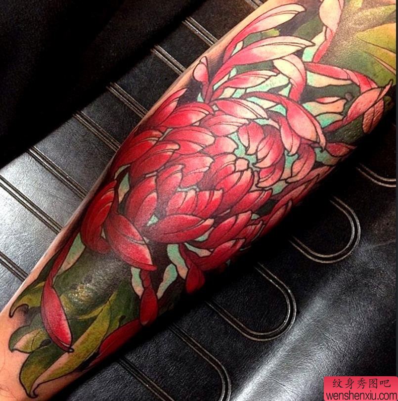 腿部彩色牡丹文身作品