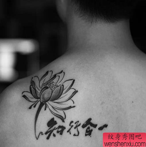 背部莲花文身作品