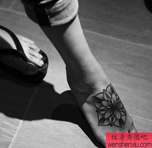 脚背樊花文身作品