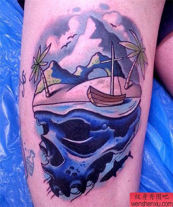 腿部彩色海贼王骷髅文身作品