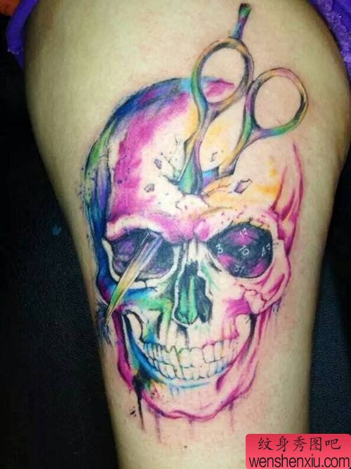 腿部彩色骷髅文身作品