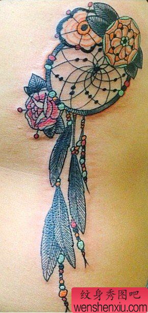 女人侧腰彩色捕梦网文身作品