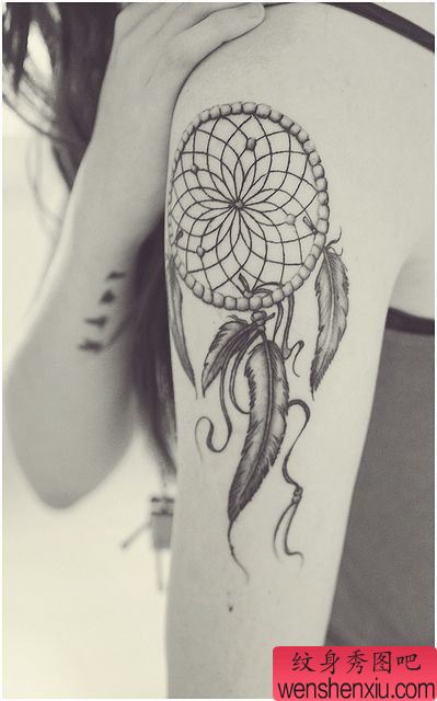 文身秀图吧推荐一幅女人手臂捕梦网文身作品