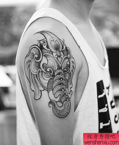 手臂点刺大象文身作品