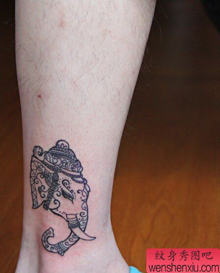 女人脚踝樊象文身作品